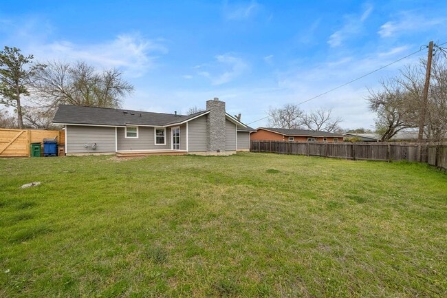 Building Photo - 2927 Norwood Hill Rd