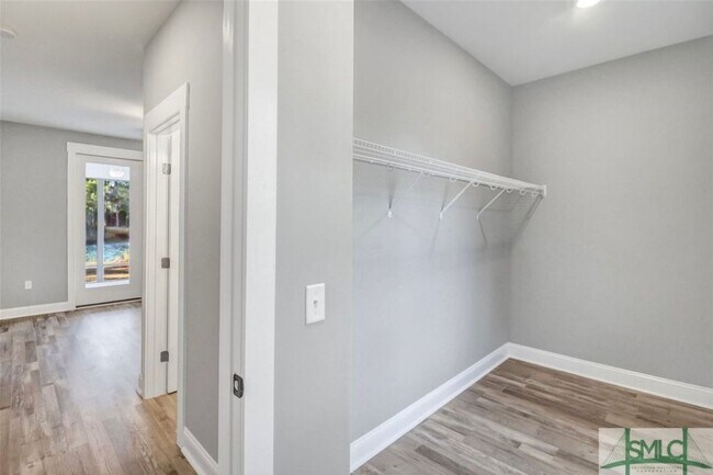 Building Photo - 421 Bear River Dr