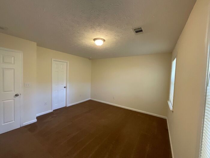 Building Photo - 2655 Parkside Way SW