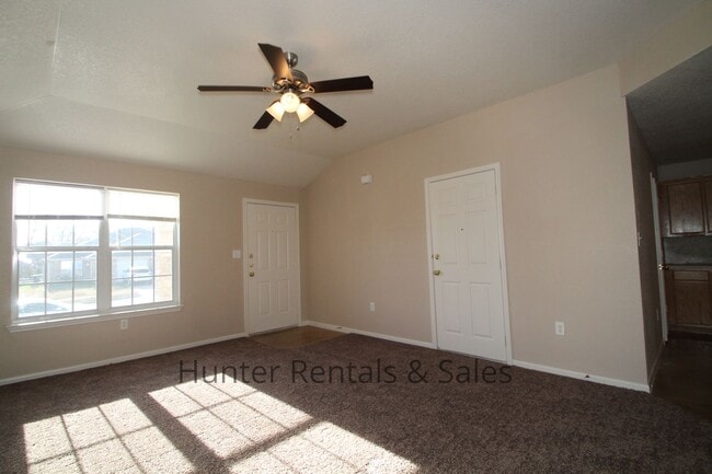 Building Photo - Cove Three-Bedroom!