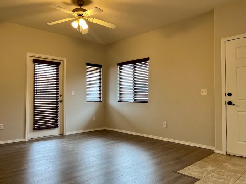 Building Photo - 6800 Vista Del Norte Dr NE