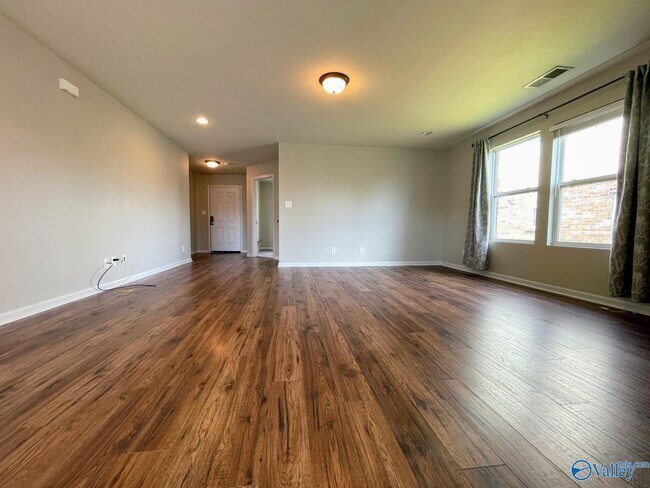 Building Photo - 3412 Castlecreek Dr SW