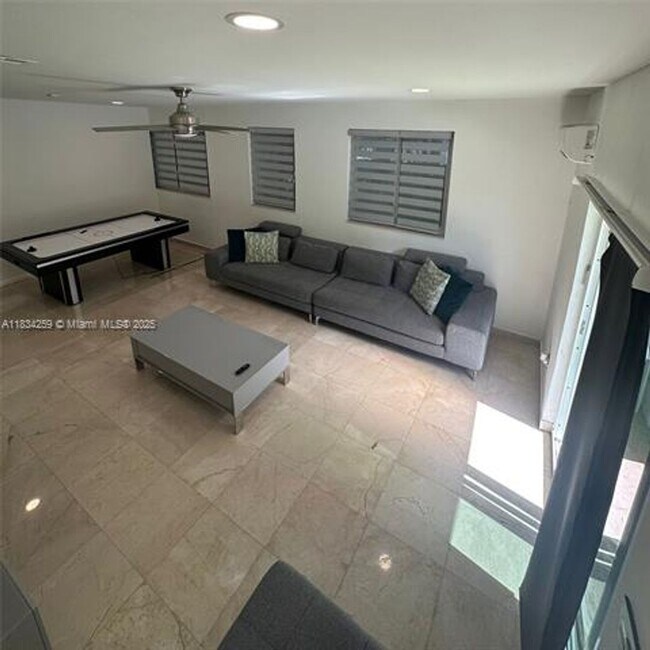 Building Photo - 17650 NE 19th Ave