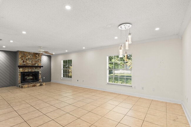 Building Photo - 3215 1st Pl