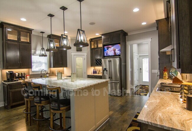 Primary Photo - 910 11th Ave N