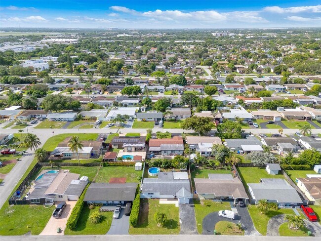 Building Photo - 8440 NW 11th Ct