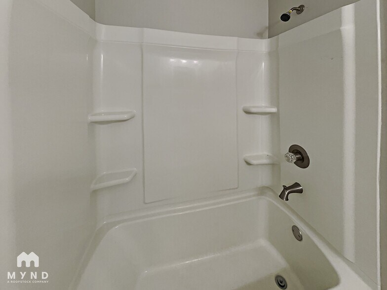 Building Photo - 5021 Woody Cove