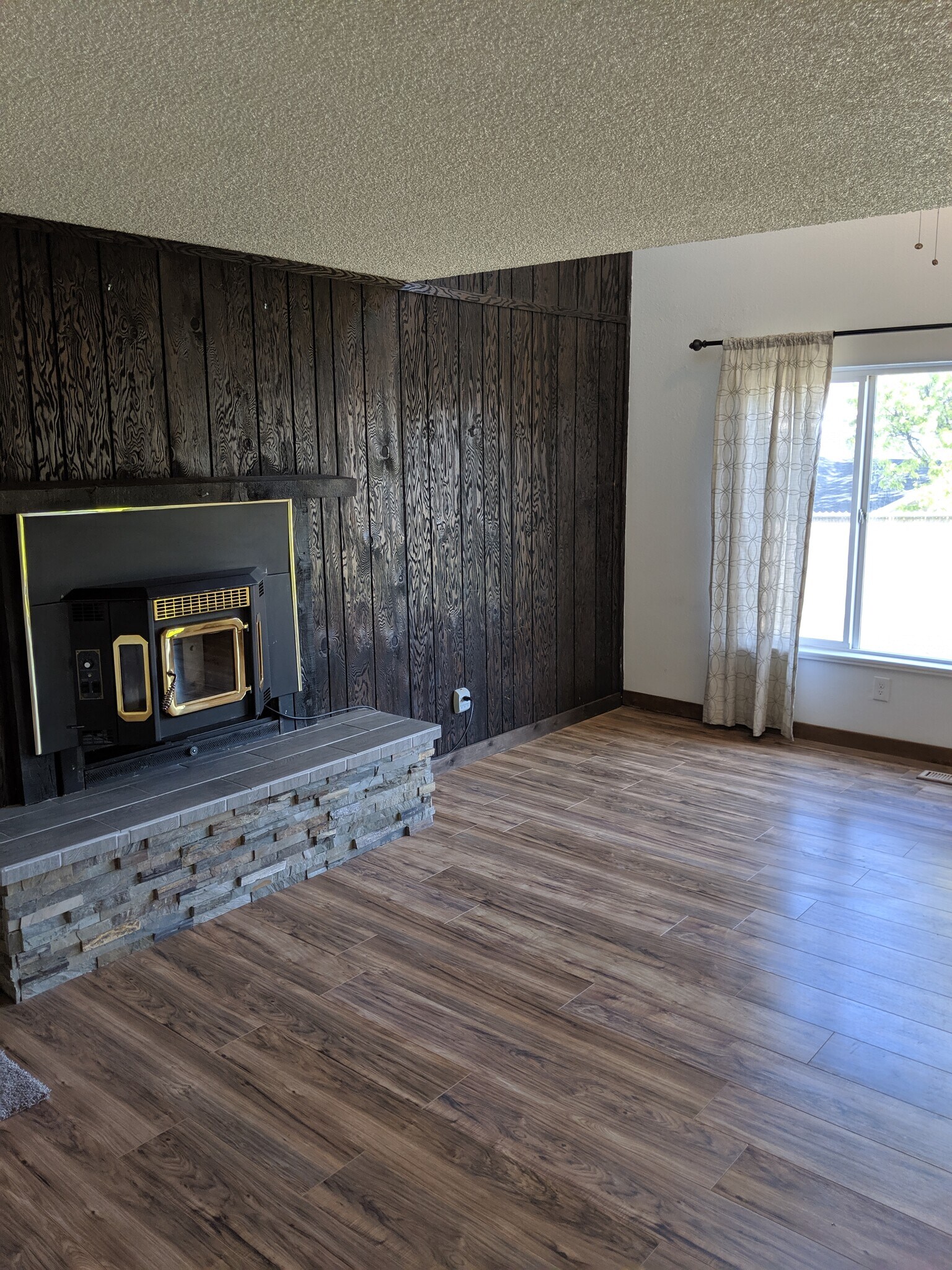 Living room and fire place. - 2115 Pleasanton St