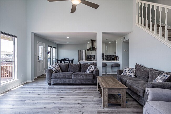 Building Photo - 301 Commander Dr