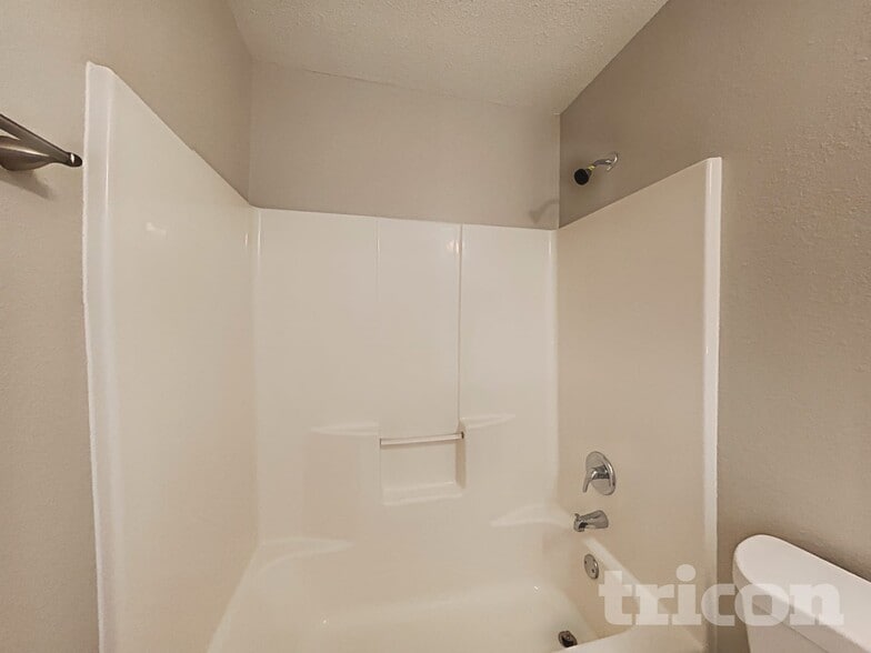 Building Photo - 6750 Kinnerton Dr