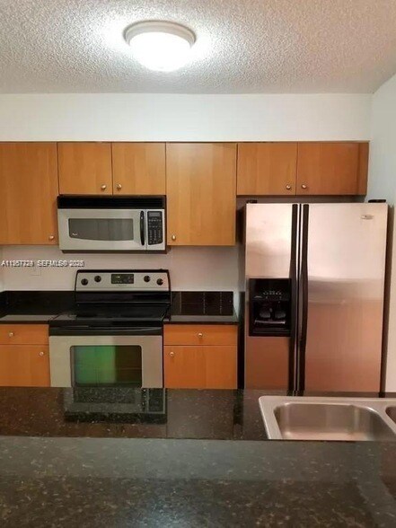 Building Photo - 2890 N Oakland Forest Dr