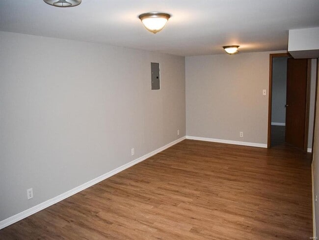 Building Photo - Great Webster Location!