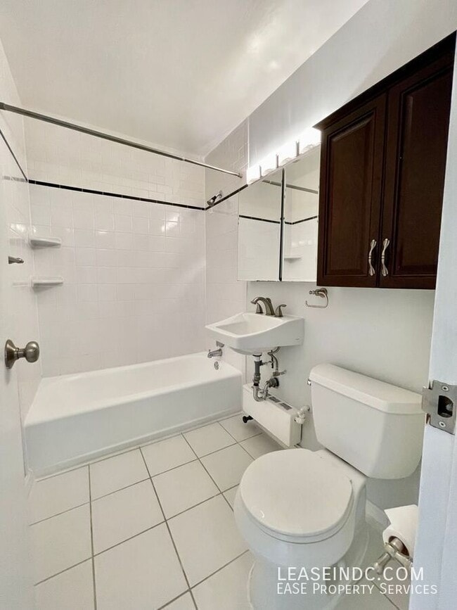 Building Photo - 4000 Tunlaw Rd NW