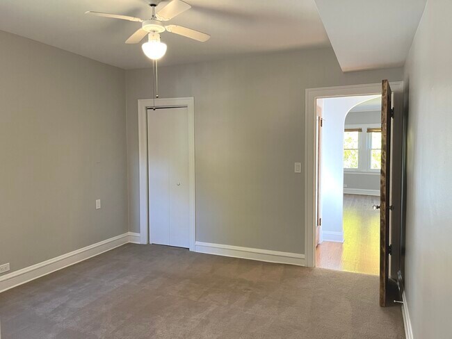 Building Photo - 8906 Ewing Ave