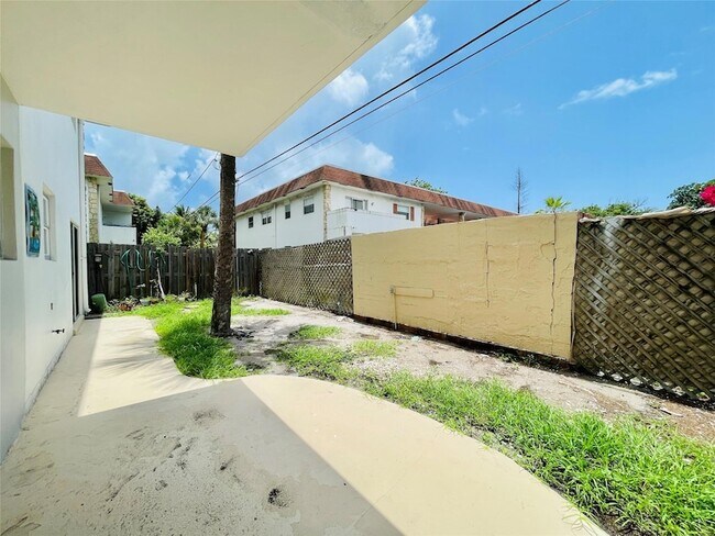 Primary Photo - 320 SW 1st St