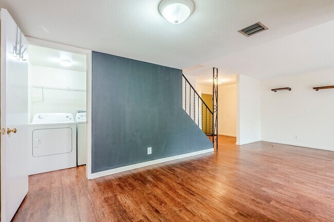 Building Photo - 3 Bed 2.5 Bath Pet-Friendly Retreat by The...