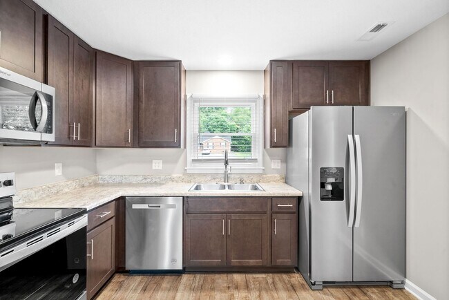 Building Photo - 147 Darlene Dr