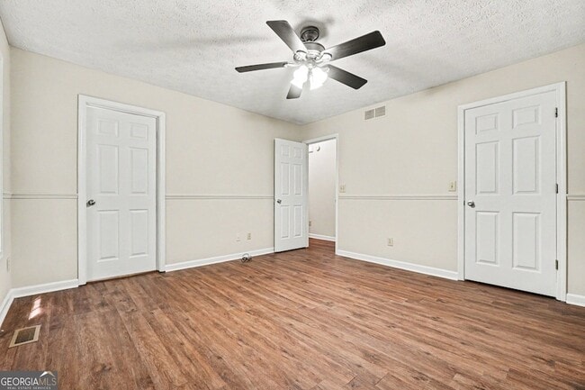 Building Photo - 181 N Springs Dr