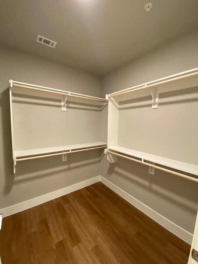 Building Photo - 1112 Giulianna Rd