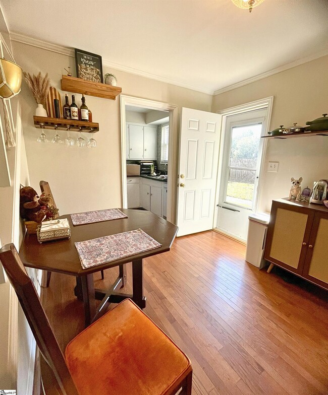 Building Photo - 605 University Ridge