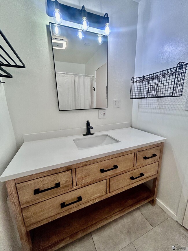 Building Photo - 13407 E 55th St