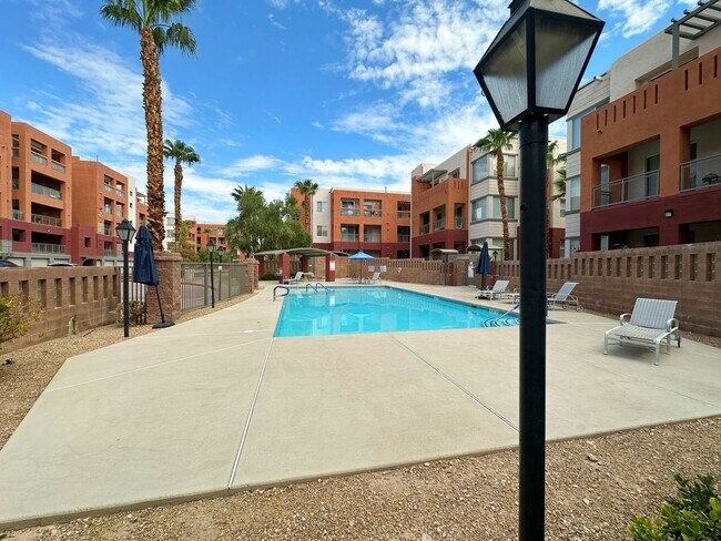 Building Photo - FREE WEEK PROMO! 2 BEDROOM 2 BATH GUARD GATED PARK AVENUE CONDO OFF THE STRIP!
