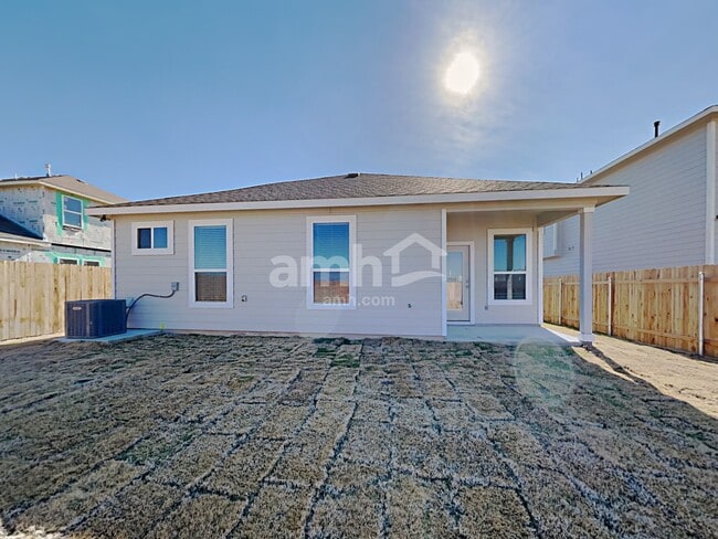 Building Photo - 211 Pebble Creek Run