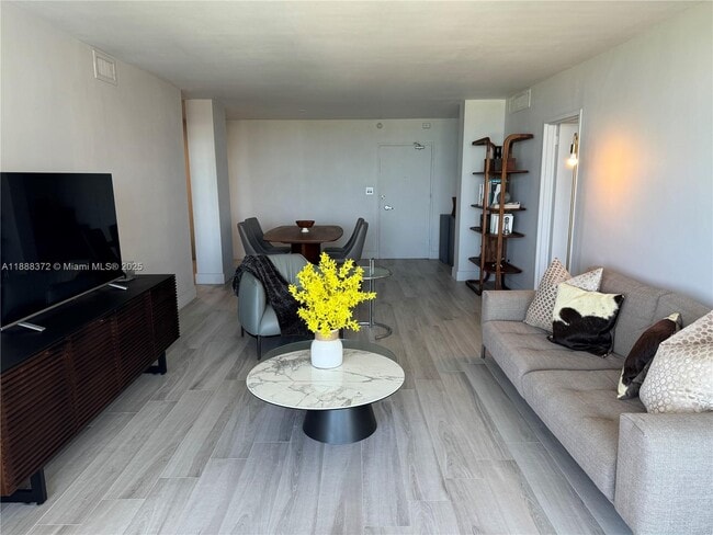 Building Photo - 5151 Collins Ave