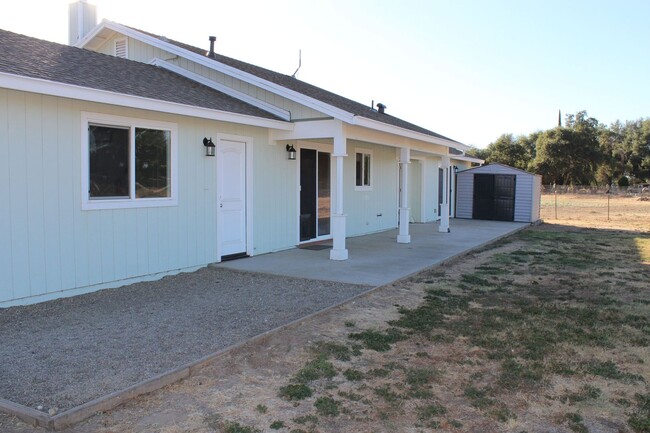 Building Photo - Available Soon! Must See 2 Bedroom Home Lo...