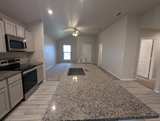 Building Photo - Beautiful Maintained home in Bellfarms