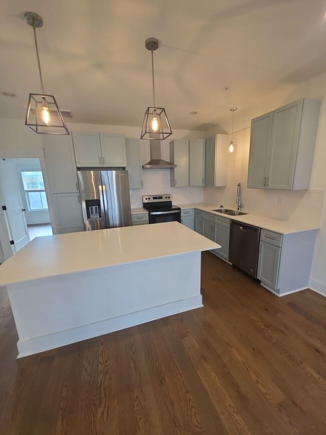 Building Photo - 3-Bedroom HOA Townhome with Pool Access Near Downtown Cookeville