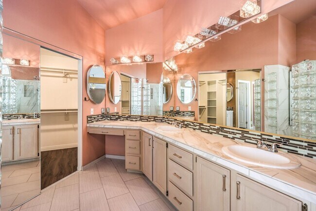 Building Photo - 3 Bed room Pool home in Desert Shores