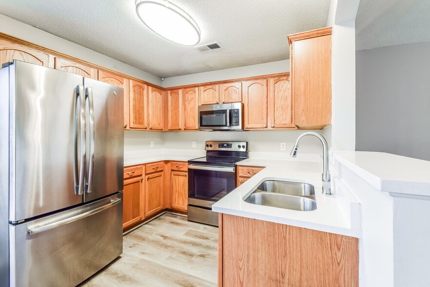 Building Photo - 1107 Breezy Valley Dr