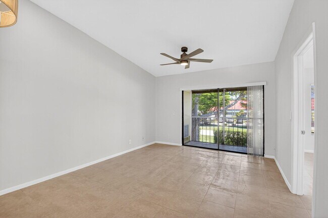 Building Photo - 6649 Somerset Dr