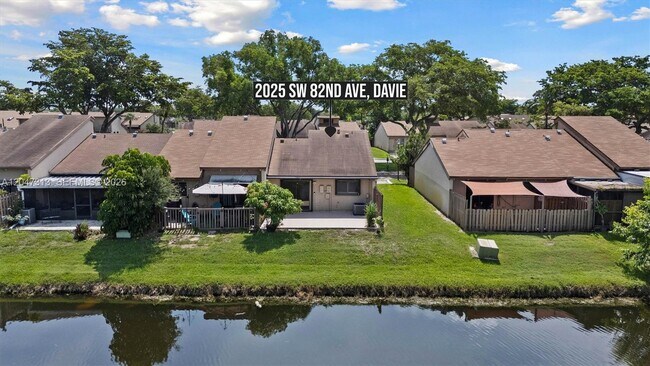 Building Photo - 2025 SW 82nd Ave