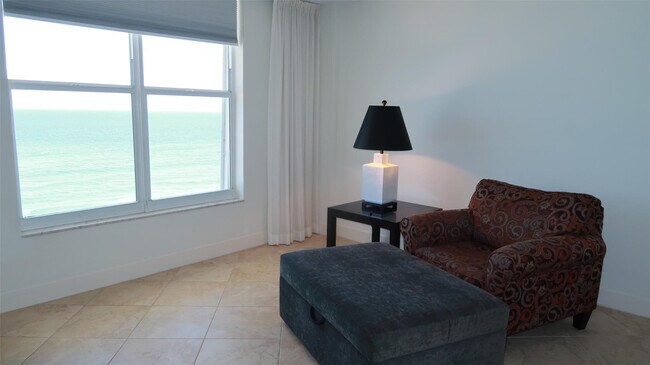 Building Photo - 1051 Hillsboro Mile