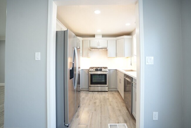 Building Photo - Charming Three Bedroom Westwood Napa Home