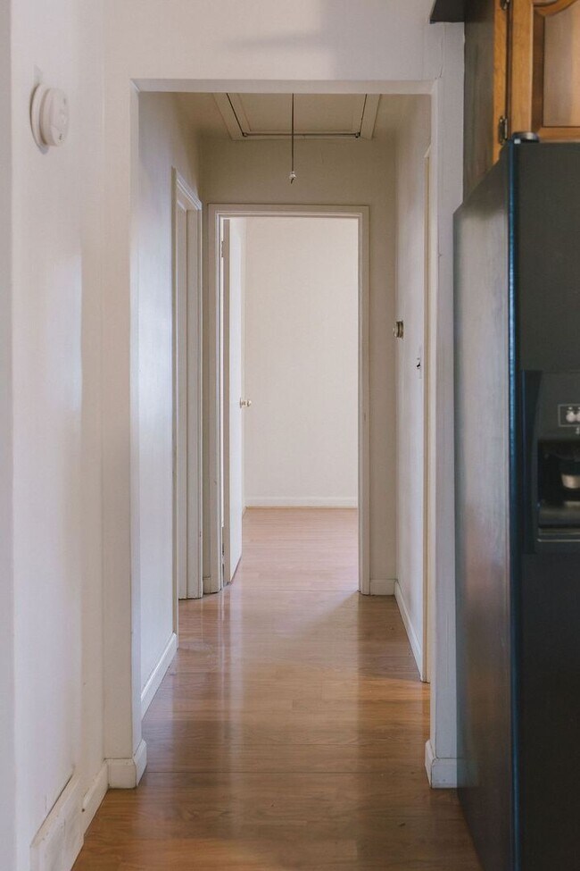 Building Photo - 114 Thompson St