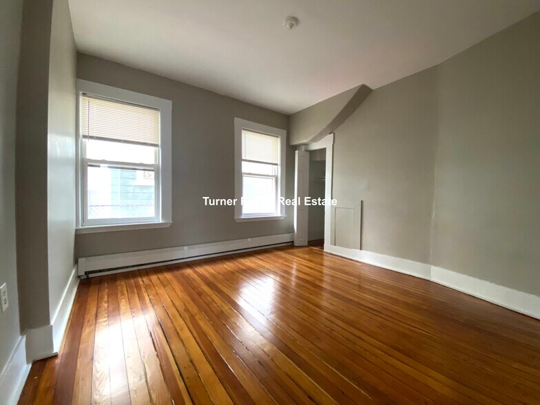 Building Photo - 6 Bowdoin St