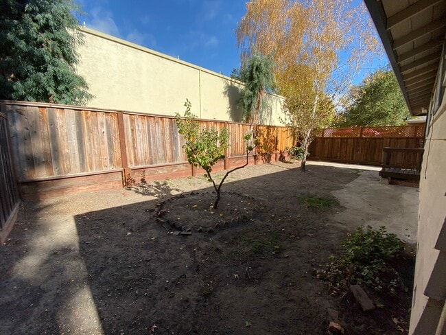 Building Photo - 121 Coulson Ave