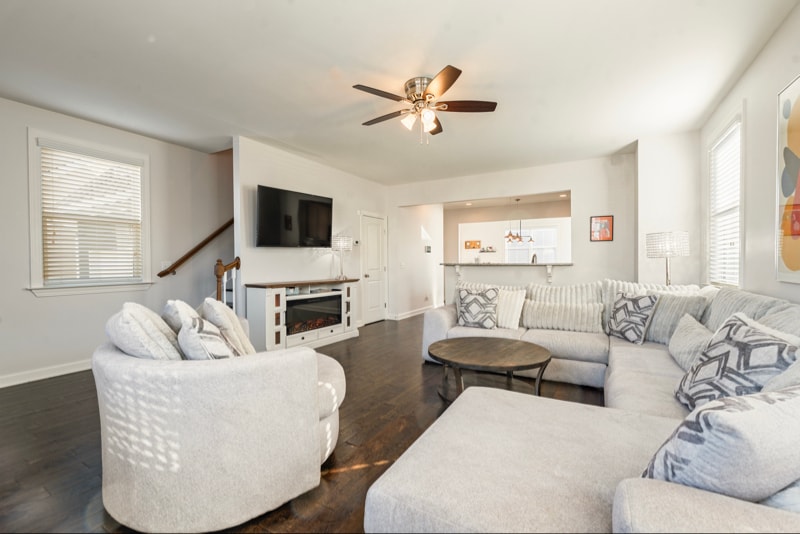 Building Photo - 705 Ellie Dr