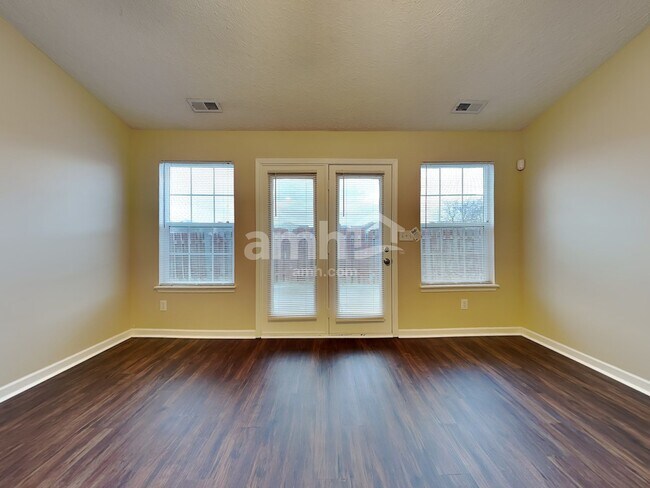 Building Photo - 542 Kennard Ln