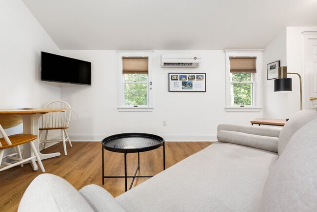 Building Photo - One bedroom home for rent in Manteo
