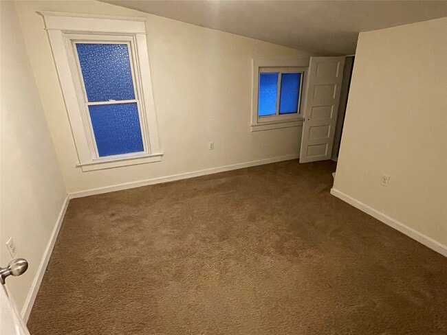 Building Photo - 947 W 3rd St