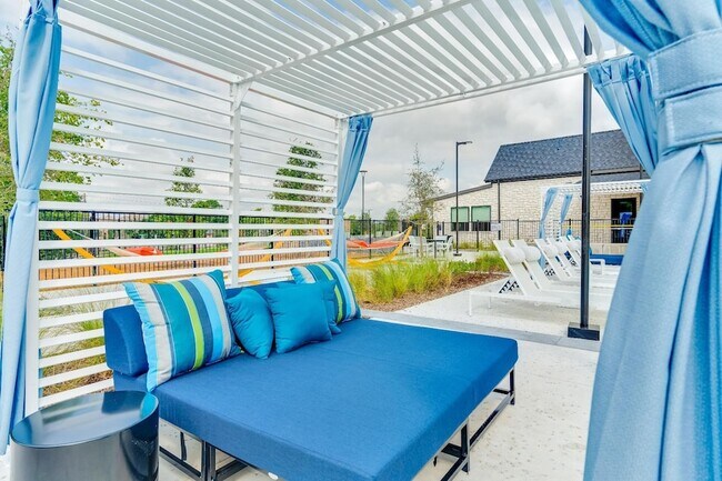 Building Photo - 1949 Labrador Ln