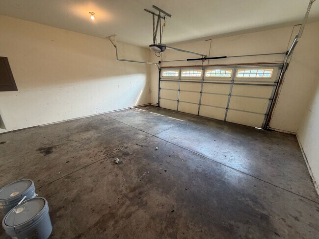 Building Photo - 1513 Stonebluff Ct