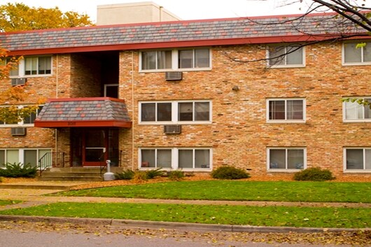Apartments at 2017 Pillsbury Ave - 2017 Pillsbury Avenue