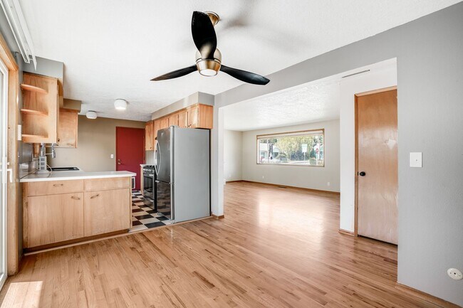Building Photo - Charming 3 bed, 1.5 bath rental home in Milwaukie!
