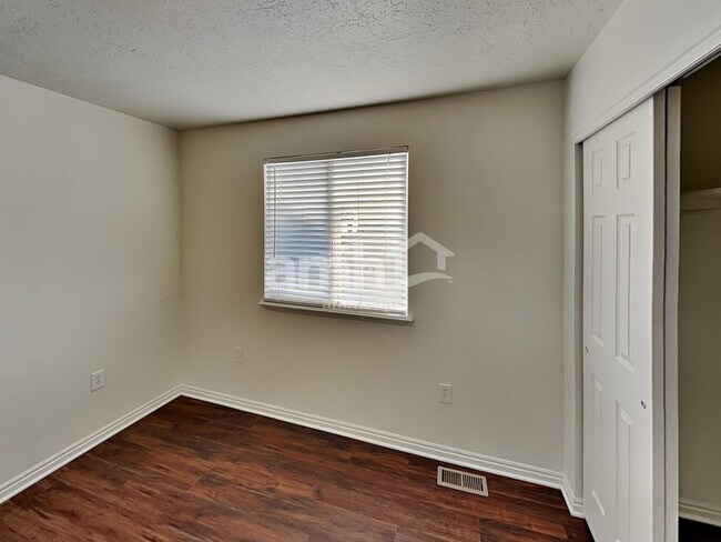 Building Photo - 5956 S Stone Flower Way