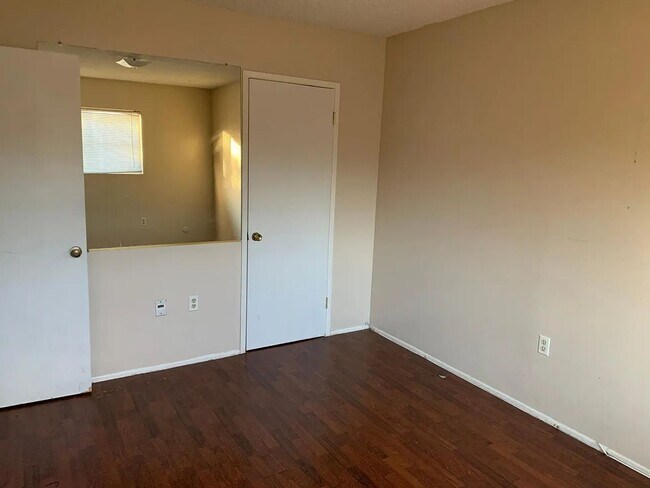 Building Photo - Affordable Condo Centrally Located in Riverside